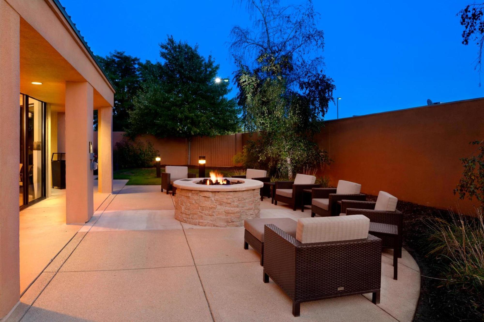 Courtyard By Marriott Kokomo Esterno foto